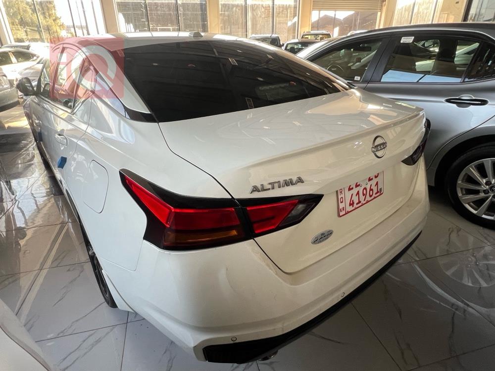 نيسان ألتيما